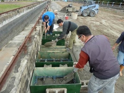 沉箱混擬土澆灌、鋼筋配重與檢視重量