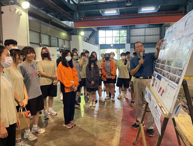 成大水利系大一及碩一師生參訪本所